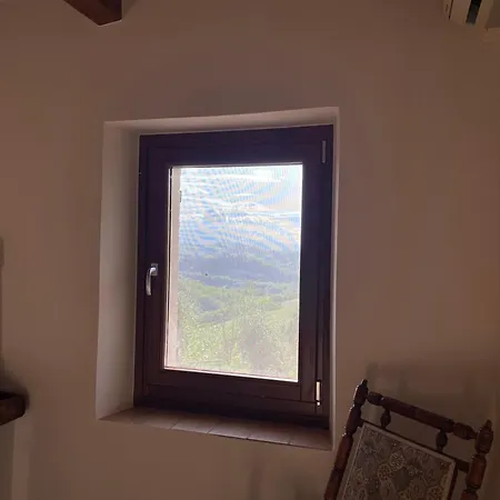 Al Poggio Dei 4 Borghi Farm stay *